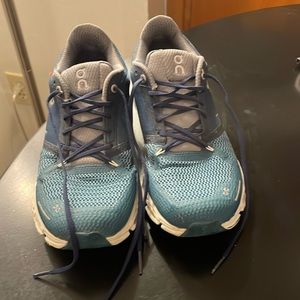 Women’s ON running shoes sz.10